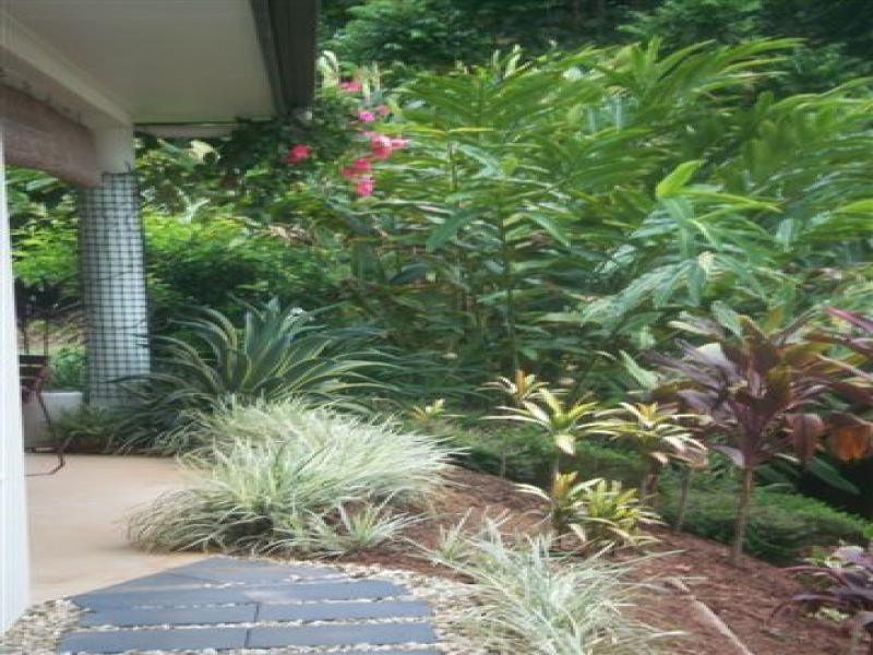 8 Eleanor Close, Mooroobool QLD 4870