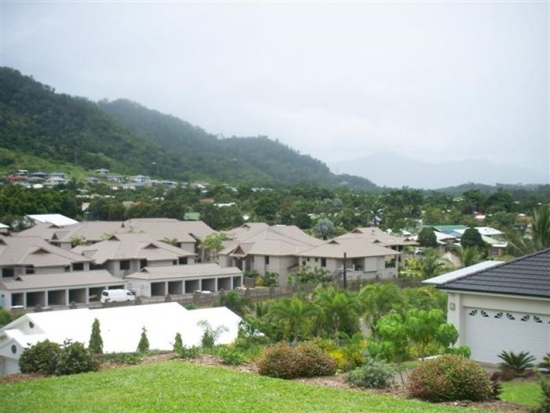 8 Eleanor Close, Mooroobool QLD 4870