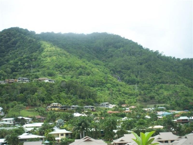 8 Eleanor Close, Mooroobool QLD 4870