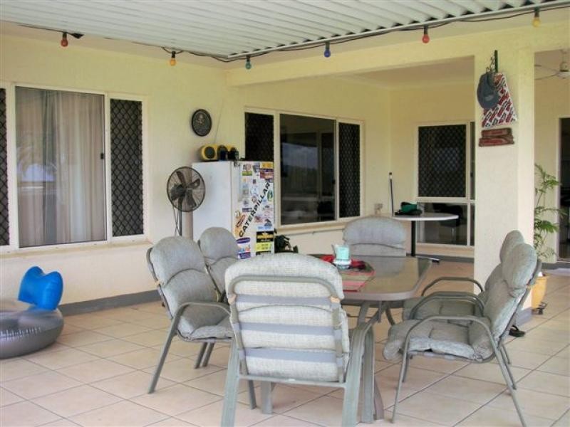 6 Barcoo Close, Bentley Park QLD 4869