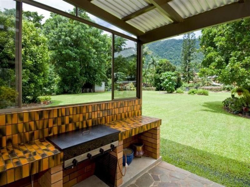 2 Sapphire Close, Bayview Heights QLD 4868