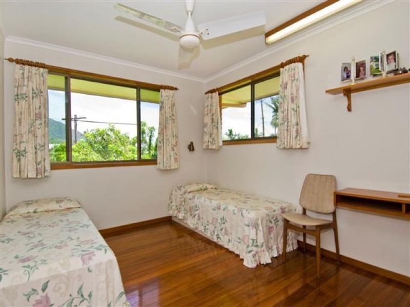 2 Sapphire Close, Bayview Heights QLD 4868