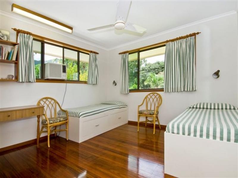 2 Sapphire Close, Bayview Heights QLD 4868