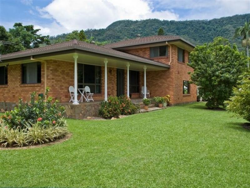 2 Sapphire Close, Bayview Heights QLD 4868