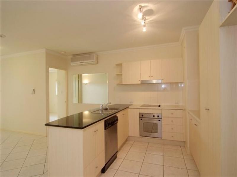 1/312 Lake Street, Cairns North QLD 4870