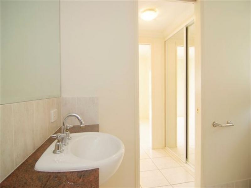 1/312 Lake Street, Cairns North QLD 4870