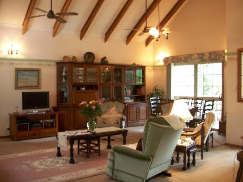 9 Dennis Close, Mooroobool QLD 4870