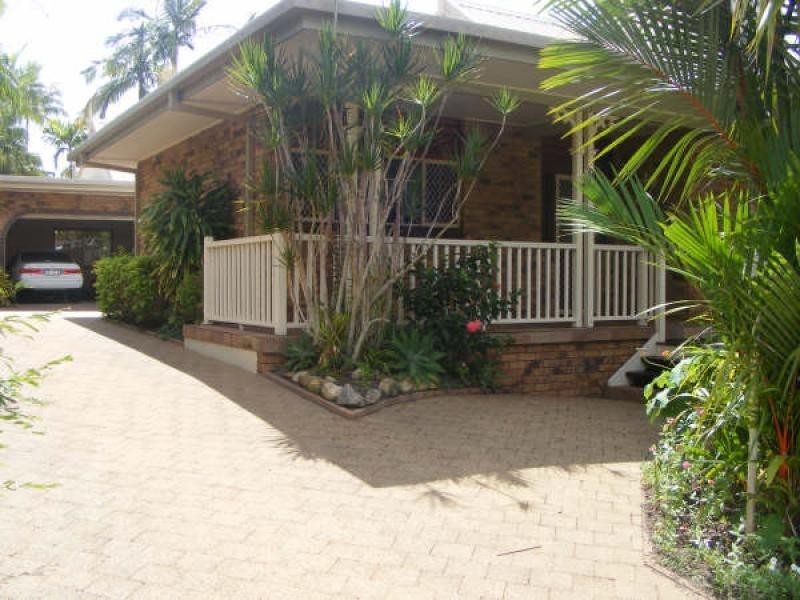 9 Dennis Close, Mooroobool QLD 4870