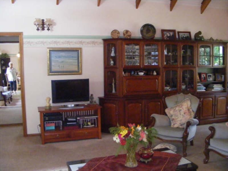 9 Dennis Close, Mooroobool QLD 4870