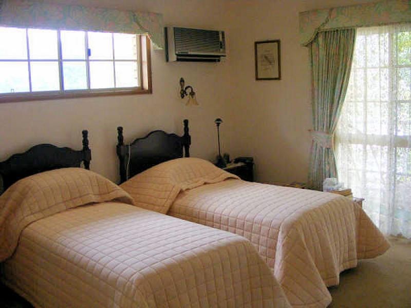 9 Dennis Close, Mooroobool QLD 4870