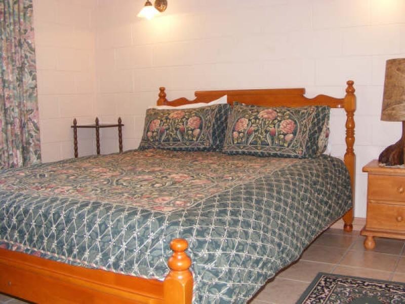 9 Dennis Close, Mooroobool QLD 4870