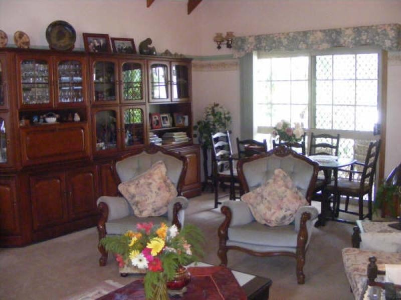 9 Dennis Close, Mooroobool QLD 4870