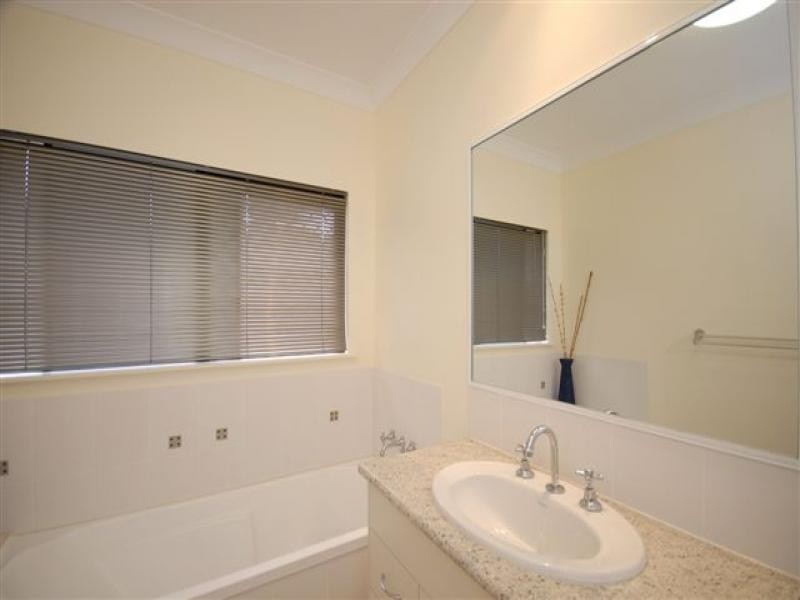 5 Surtees Close, Bentley Park QLD 4869