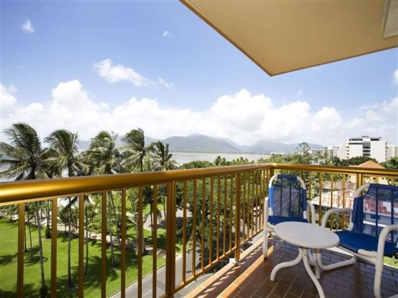 32/249 Esplanade, Cairns North QLD 4870