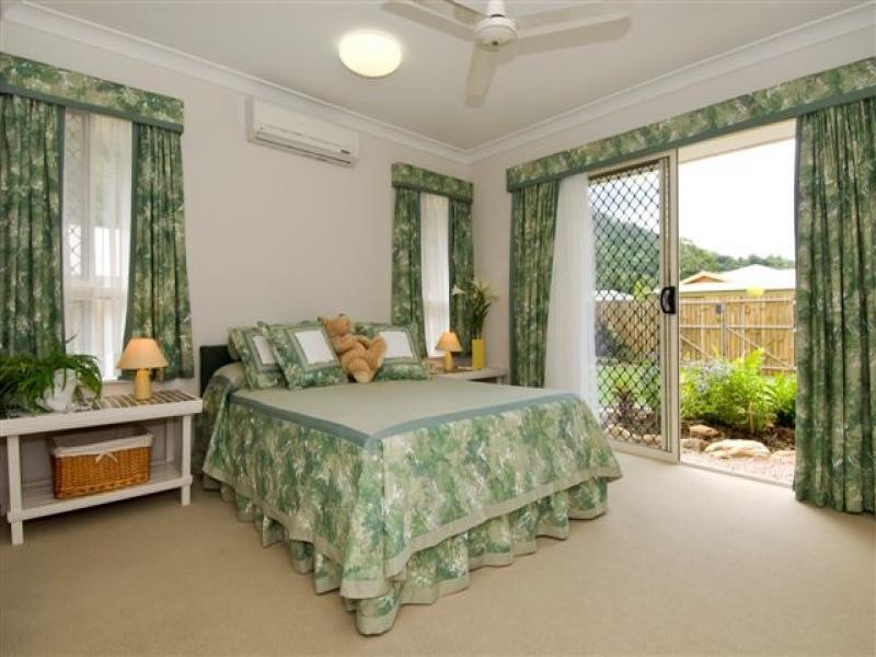 2 Stringer Close, Redlynch QLD 4870