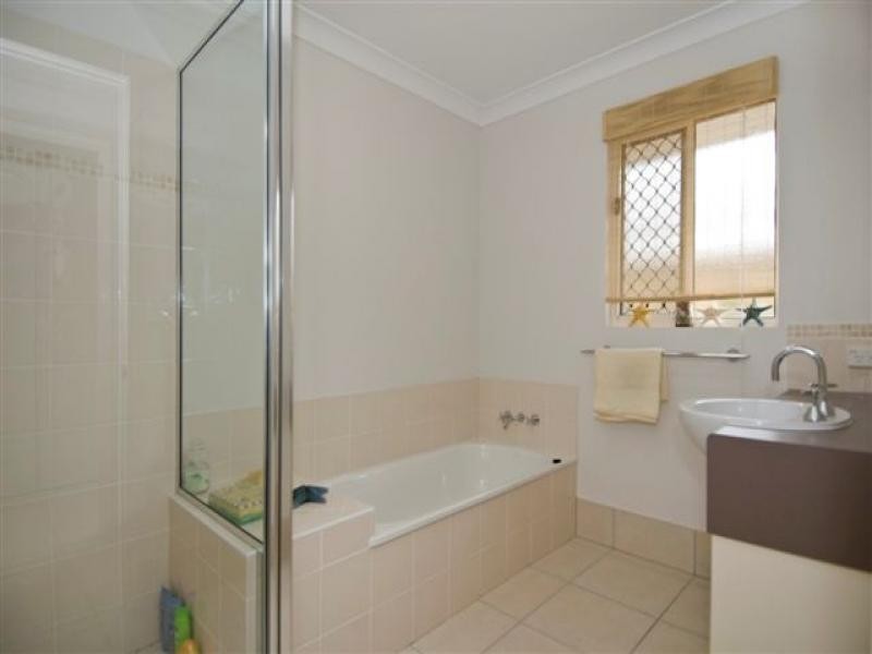 2 Stringer Close, Redlynch QLD 4870