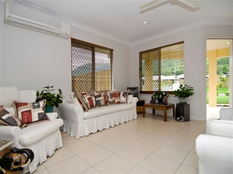 2 Stringer Close, Redlynch QLD 4870