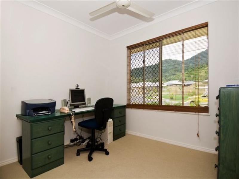 2 Stringer Close, Redlynch QLD 4870