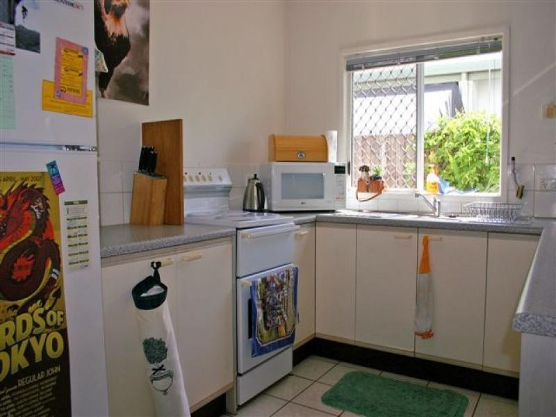 4/354 McCoombe Street, Mooroobool QLD 4870