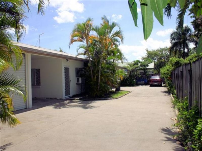 4/354 McCoombe Street, Mooroobool QLD 4870