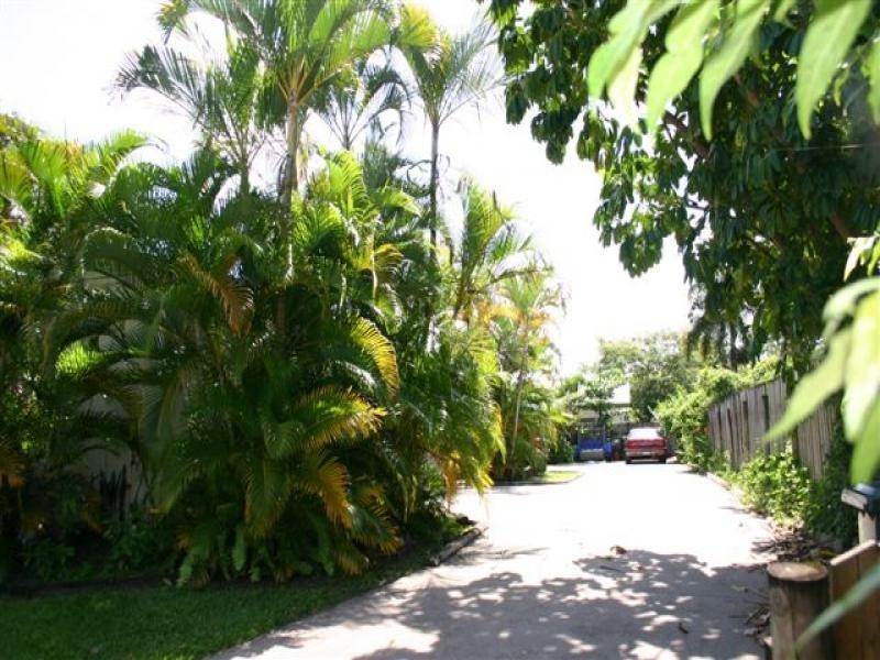 4/354 McCoombe Street, Mooroobool QLD 4870