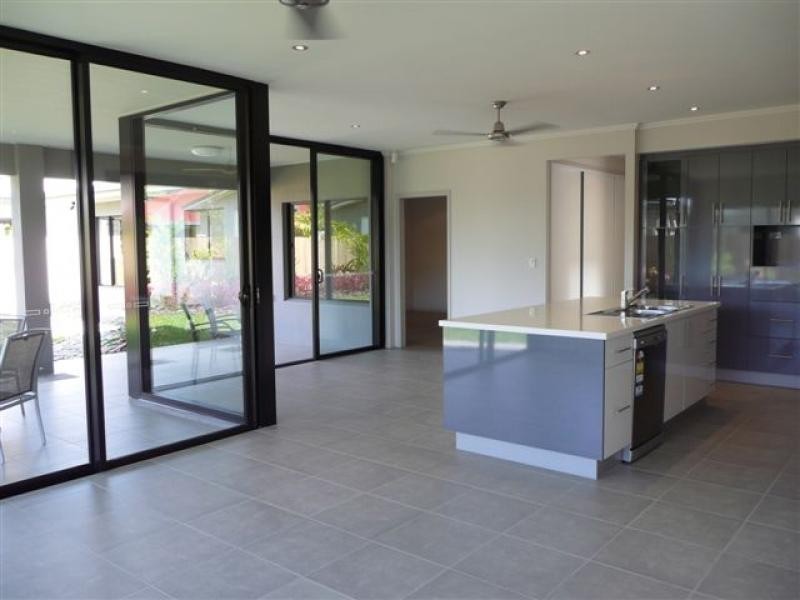 5 Davidson Close, Redlynch QLD 4870