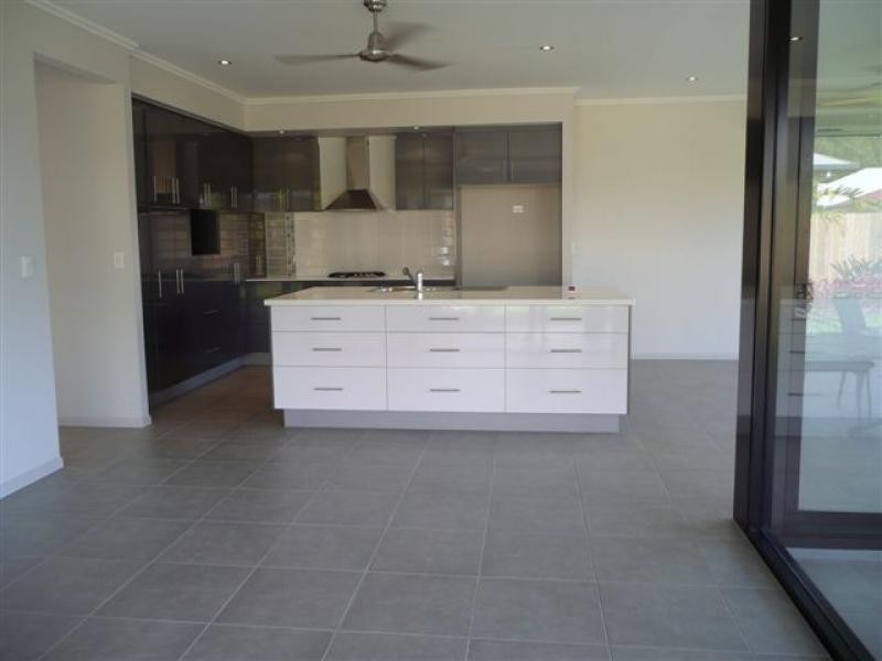 5 Davidson Close, Redlynch QLD 4870