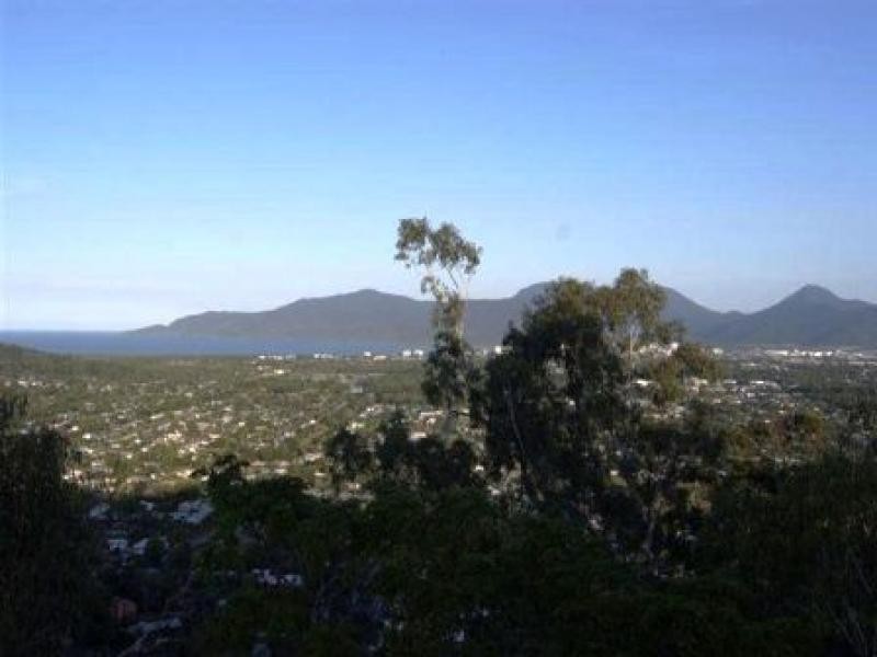 8 The Peak, Whitfield QLD 4870