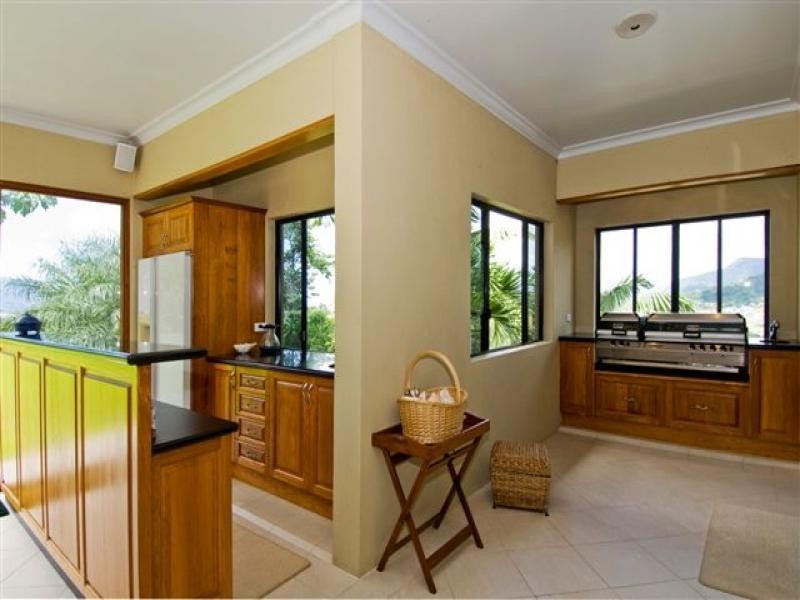 46 East Parkridge Drive, Whitfield QLD 4870