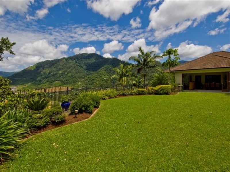 46 East Parkridge Drive, Whitfield QLD 4870