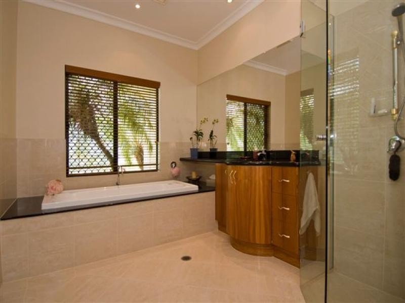 46 East Parkridge Drive, Whitfield QLD 4870