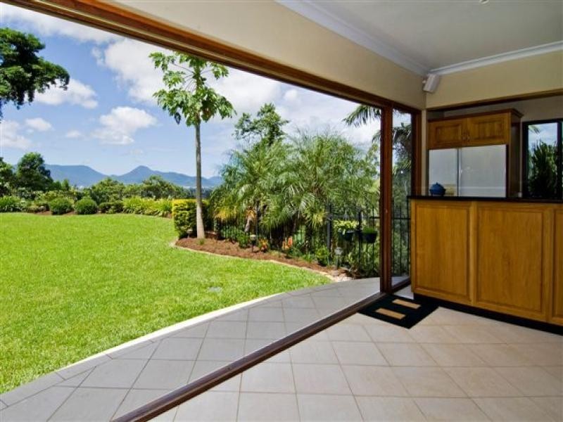 46 East Parkridge Drive, Whitfield QLD 4870