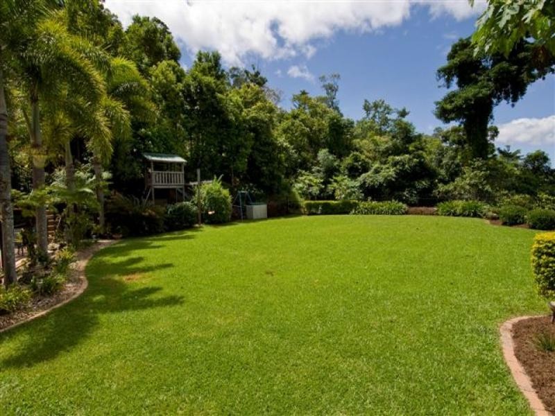 46 East Parkridge Drive, Whitfield QLD 4870