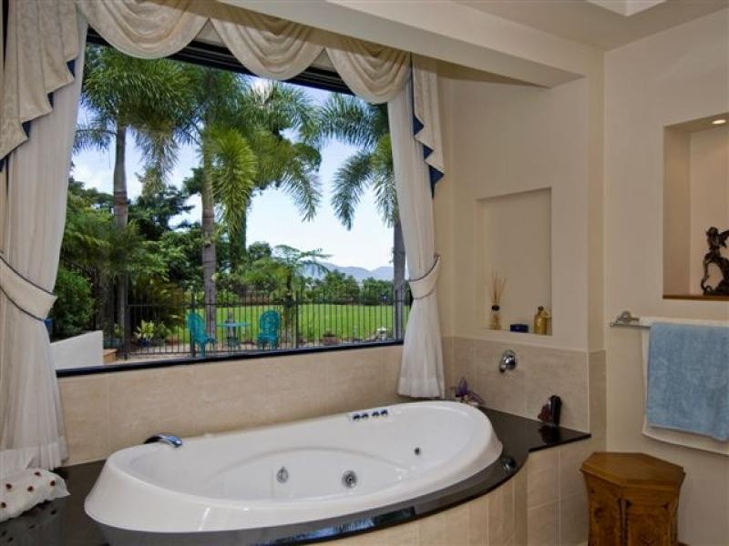 46 East Parkridge Drive, Whitfield QLD 4870
