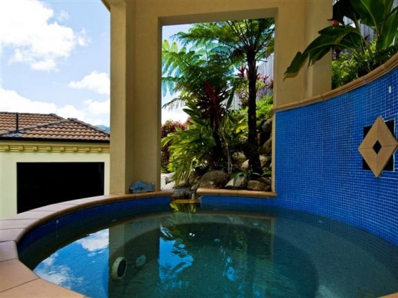 46 East Parkridge Drive, Whitfield QLD 4870