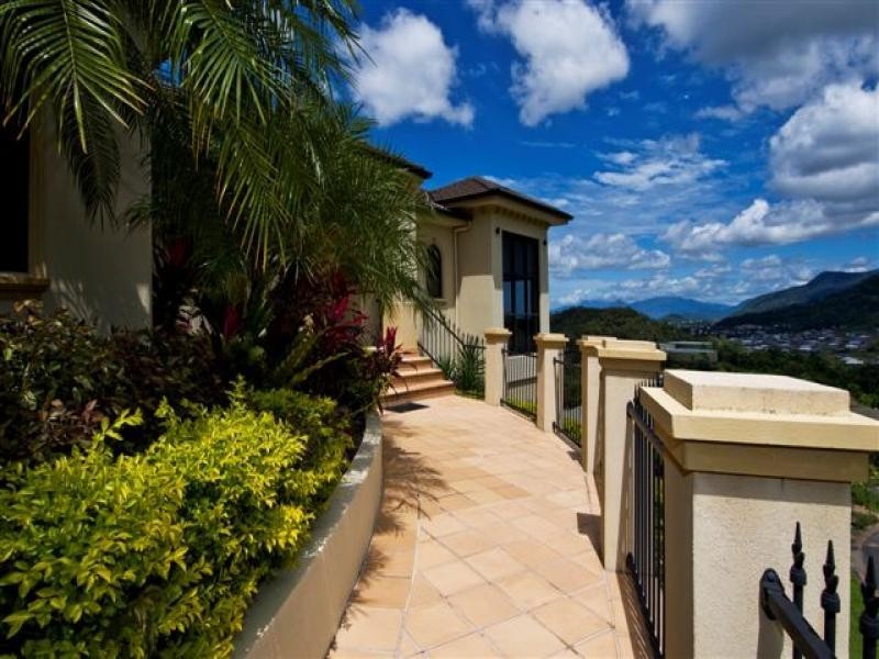 46 East Parkridge Drive, Whitfield QLD 4870