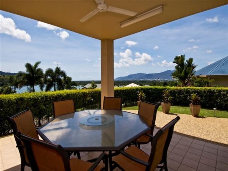 16 Hussar Close, Kanimbla QLD 4870