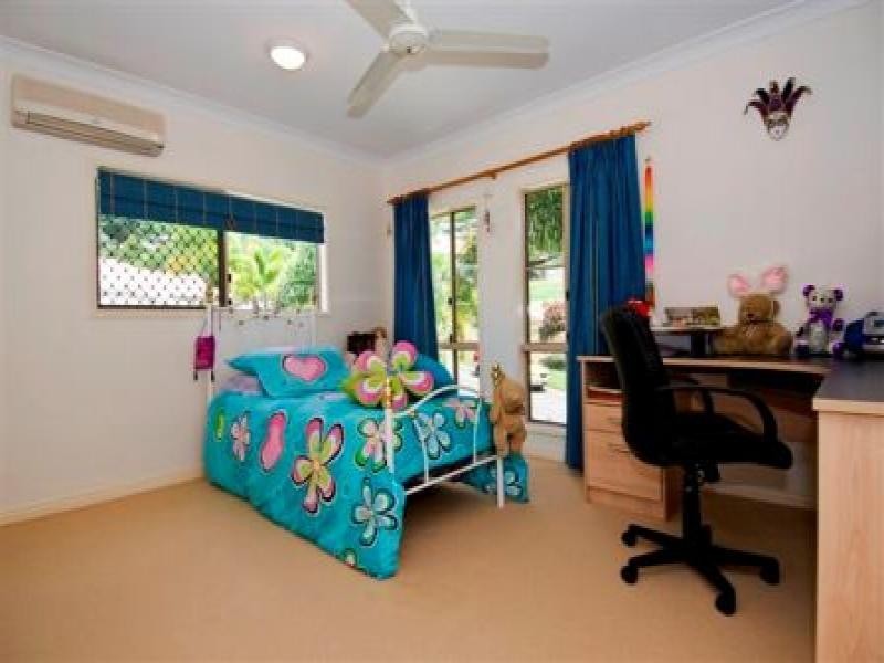 16 Hussar Close, Kanimbla QLD 4870