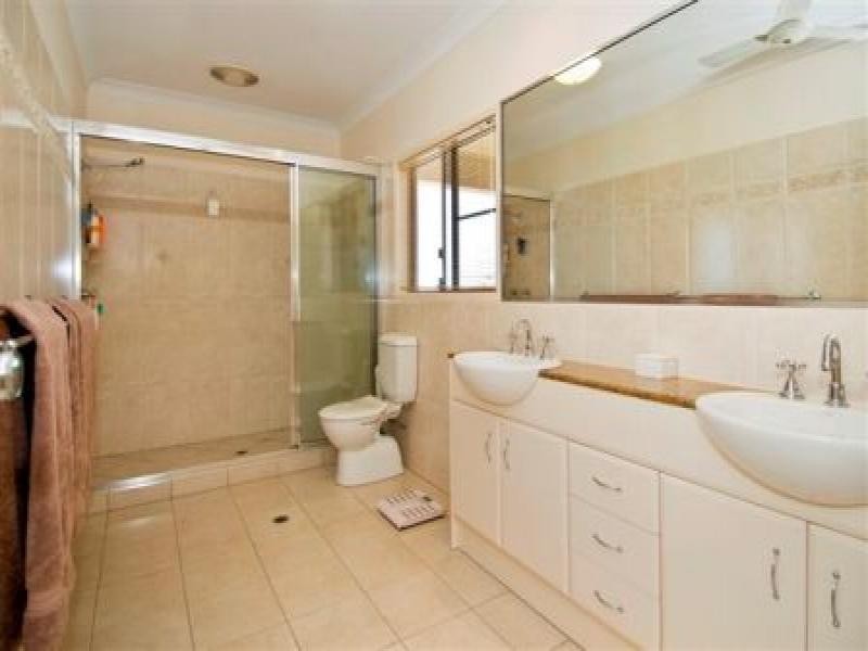 16 Hussar Close, Kanimbla QLD 4870