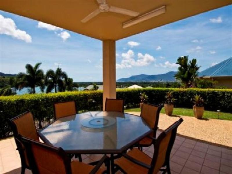 16 Hussar Close, Kanimbla QLD 4870