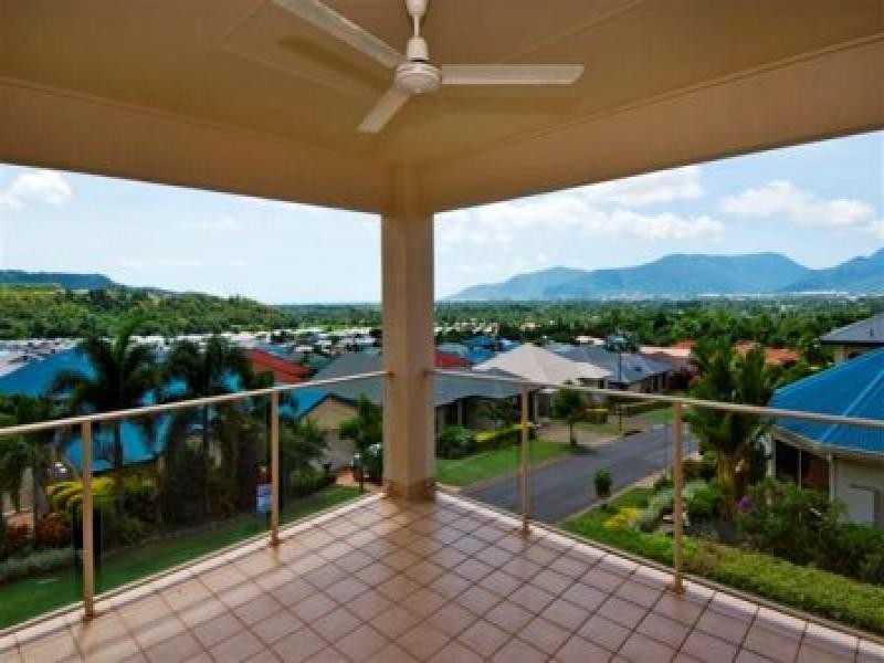 16 Hussar Close, Kanimbla QLD 4870