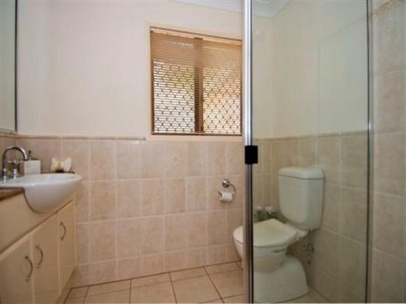16 Hussar Close, Kanimbla QLD 4870