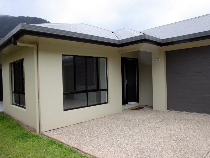 7 Govern Close, Redlynch QLD 4870