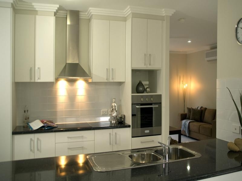 7 Govern Close, Redlynch QLD 4870