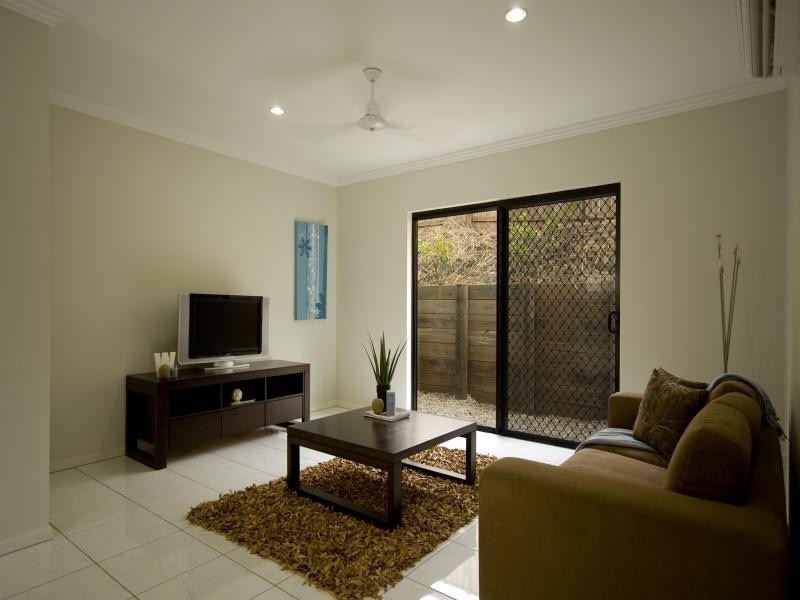 7 Govern Close, Redlynch QLD 4870