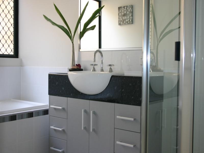 7 Govern Close, Redlynch QLD 4870