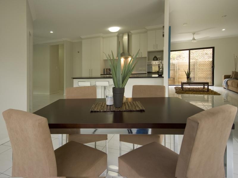 7 Govern Close, Redlynch QLD 4870