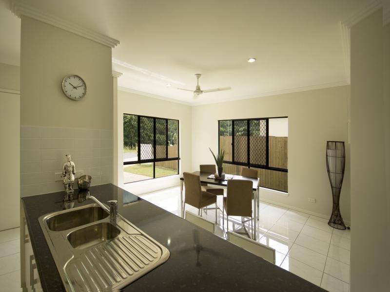 7 Govern Close, Redlynch QLD 4870