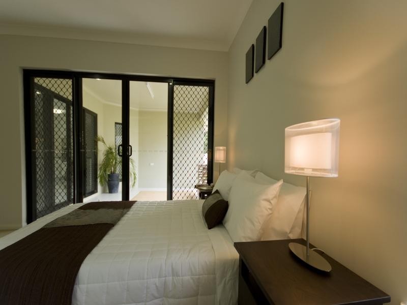 7 Govern Close, Redlynch QLD 4870