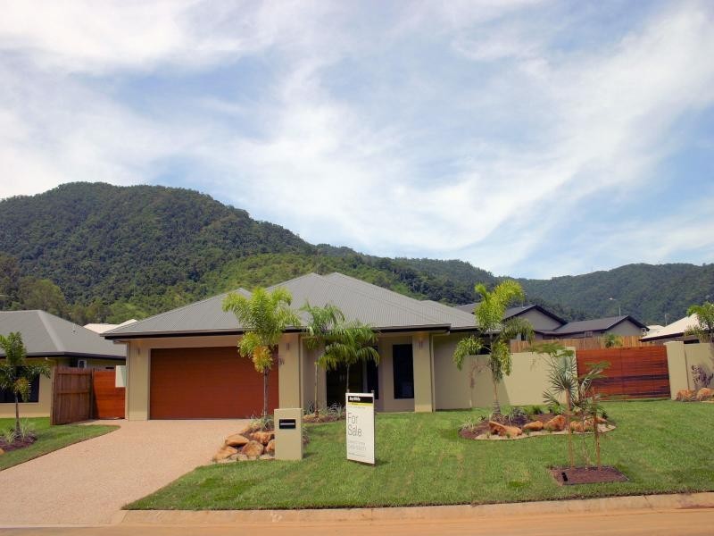 13 Huntley Crescent, Redlynch QLD 4870